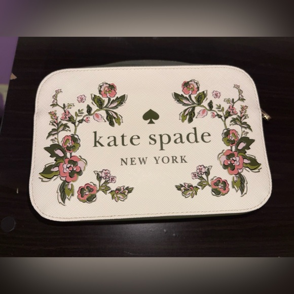 kate spade camera bag.🪻🌱 - Picture 3 of 7